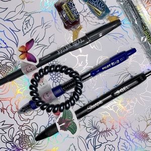 🌸PEN BUNDLES 🖊🖋 For SALE 🌸